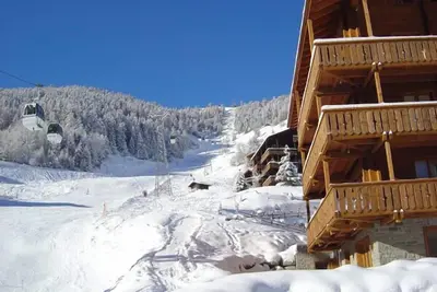 Image de 4 pièces très confortable pour max. 8 personnes : Living - cuisine avec lave- vaisselle, micro-ondes