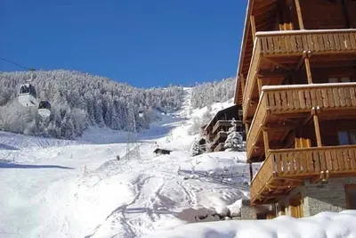 Image de 3 pièces pour 6 personnes : living - cuisine avec lave-vaisselle et micro-ondes - 1 chambre avec 1 l