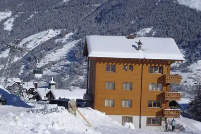 Image de 3 pièces confortable pour 4-6 personnes : Living avec 1 canapé-lit double - accès internet Wifi grat