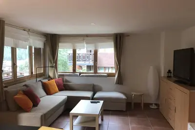 Image de 3 pièces pour 6 personnes : Living - cuisine avec lave-vaisselle et machine à café Nespresso - 1 cha