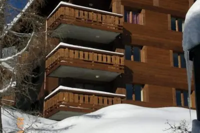 Image de 5 pièces duplex très confortable pour 8-9 personnes : Living - cuisine avec lave-vaisselle - 1 chamb