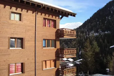 Image de 3 pièces très confortable pour 5 personnes : Living - cuisine avec lave-vaisselle - 1 chambre avec 2