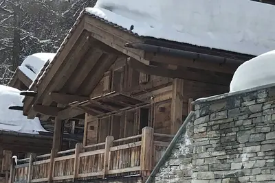 Image de Chalet pour 8-9 personnes proche des pistes et du village : 3 chambres avec lits doubles - 1 chambre