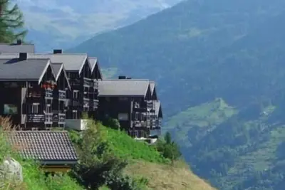 Image de 3 pièces 1/2 confortable pour 6 personnes : Living - cuisine avec lave-vaisselle - 1 chambre à 2 lit