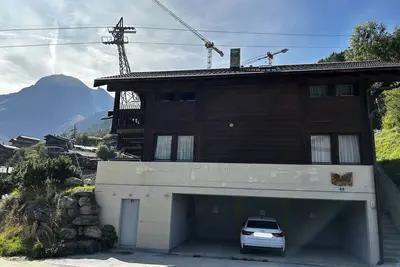 Image de 2 pièces confortable pour 2-4 personnes : living avec canapé-lit double - cuisine avec lave-vaissell