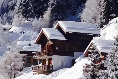 Image de Chalet très confortable pour 6 personnes : living avec fourneau à bois - cuisine avec lave-vaisselle