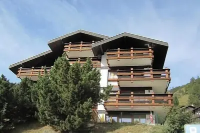 Image de 2 pièces confortable pour 2-4 personnes : Living avec canapé-lit double (2 x 1. 40m) - cuisine avec l