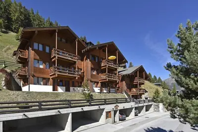 Image de 4 pièces duplex très confortable pour 6 personnes : Living - cuisine avec congélateur, machine à caf