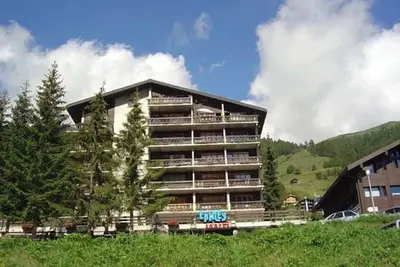 Image de 3 pièces confortable pour 4-6 personnes : Living avec canapé-lit double - 1 chambre avec 2 lits - 1