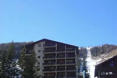 Image de Studio confortable pour 2-4 personnes : Living avec canapé-lit (1. 40 x 1. 90m) et 2 lits rabattables