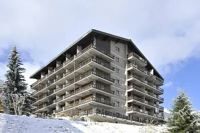 Image de Studio confortable pour 2-4 personnes : Living avec 2 canapés-lits et 2 lits rabattables - nouvelle