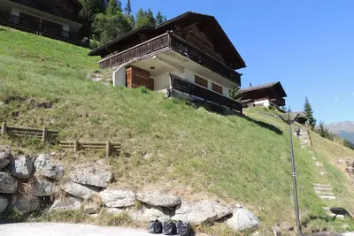 Image de Chalet confortable pour 5 - 7 personnes : living avec fourneau à bois - mezzanine avec 2 matelas - c