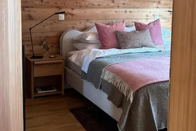 Image de Chalet sur 3 étages pour 6 personnes : 1 chambre double avec salle de bain - 1 chambre double - 1 ch