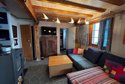 Image de Chalet pour 4 personnes : Living avec poêle à bois - cuisine avec lave-vaisselle  et machine à café