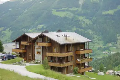 Image de 3 pièces confortable pour 4-5 personnes - living avec canapé-lit - cuisine avec lave-vaisselle et ma