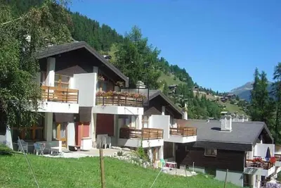 Image de 4 pièces pour 6 personnes : Living avec cheminée (sans Tv et sans wifi) - cuisine avec lave-vaissell