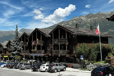 Image de 3 pièces pour 4-5 personnes : Living avec canapé-lit - 2 chambres avec 2 lits - cuisine avec lave-va