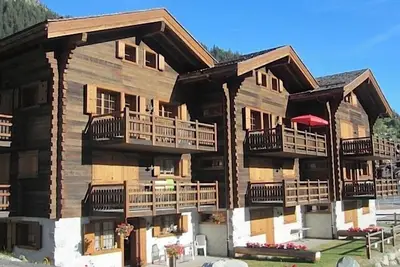 Image de Très confortable duplex 4 1/2 pièces avec couchages flexibles pour 7-8 personnes : Living avec fourn