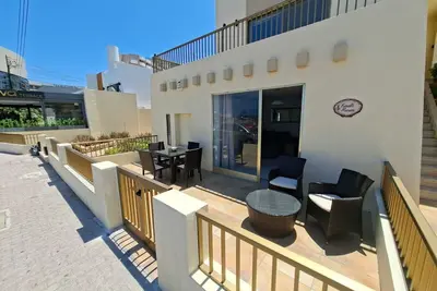 Image de Steps Away from the Sea- Beach Front Free Parking!