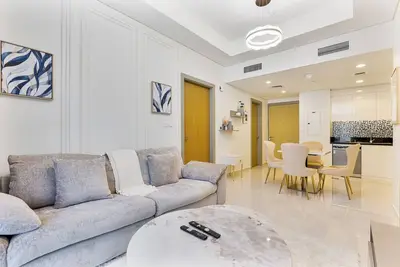 Image de Chic 2Bed w/ Canal Views | 7 Mins to Burj Khalifa