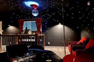 Image de Sleeps24+HotTub+Sauna+Gym+Karaoke+Casino+Billard