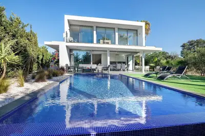 Image de Villa « Pêra By Gabi Miguel » avec piscine privée, Wi-Fi et climatisation