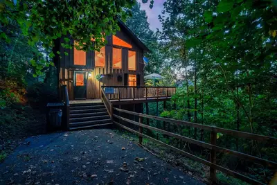 Image de Sevierville, Fall Color Views, 2br/2b Updated Cabin, Xmas, Pool, Hot Tub, Arcade