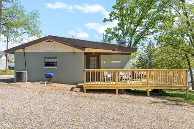 Image de Peaceful 3br Lakefront Cottage with Slip Included