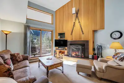 Image de Steps to the lifts - Slopeside Keystone Condo!