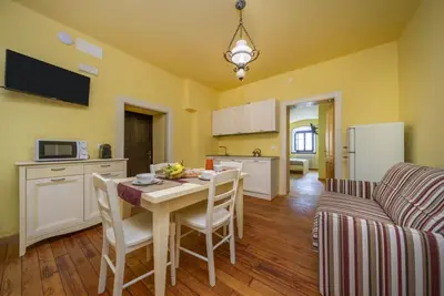 Image de A comfortable and welcoming 37 square meters apartment, perfect for four people, located on the ground floor of a historic building built in 1864 and renovated in 2025 while maintaining its historic atmosphere (No elevator). The property is located on Tar