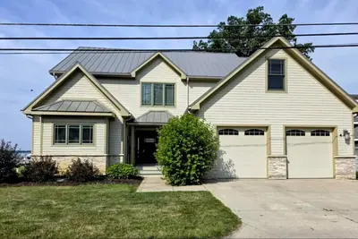 Image de Bella Shores - Stunning Sunsets & Sandy Shoreline