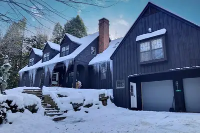 Image de Sweet Bearoline-Hot Tub, FirePlace, Spacious