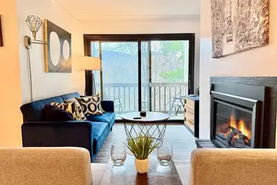 Image de BlueBird Escape- Fire place, Shuttle on/ ski home