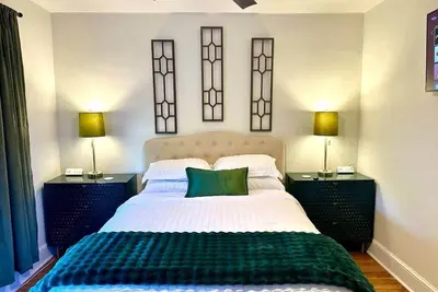 Image de The Gathering Place, Sleeps 12!