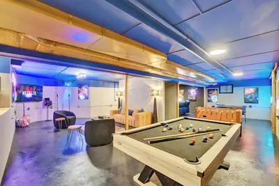 Image de Spring Sale! Indoor Swim Spa! Game Lounge, Theater