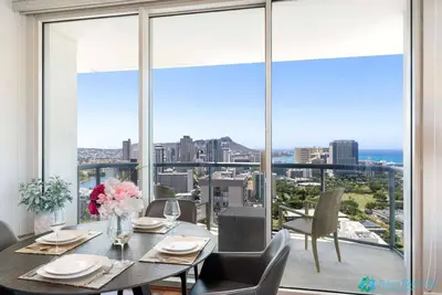 Image de 34th Fl Allure Waikiki | Parking | Pool | City & Mtn Views