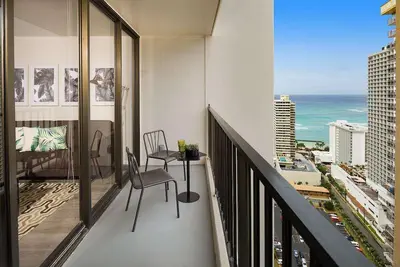 Image de 31st Fl Waikiki Banyan 1 Br Condo | Ocean View | Parking