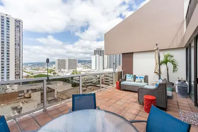Image de 11th Fl Executive Centre | Parking | Pool | Patio