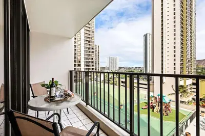 Image de 9th Fl Waikiki Banyan | Parking | Ac | Partial Diamond Head View