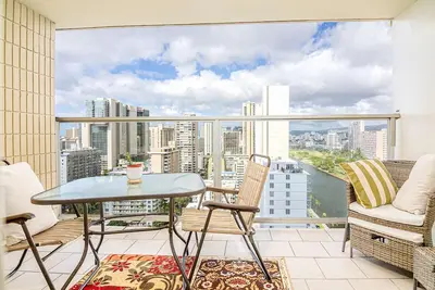 Image de Island Colony 25th Floor Studio - Ala Wai & Mountain Views