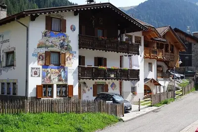 Image de Appartement « La Capinera Canazei » avec vue sur la montagne, balcon et Wi-Fi