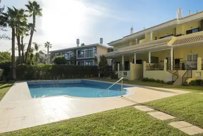 Image de Mar e Golfe - Pool with golf view by Hd