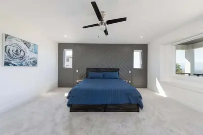 Image de Spacious 6br Home with Terrace Views and Parking nearby parks golf and resorts