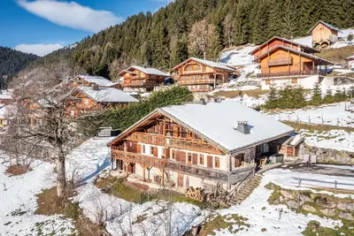 Image de Chalet 'La Ferme De La Vora' avec vue sur la montagne, terrasse privée et Wi-Fi