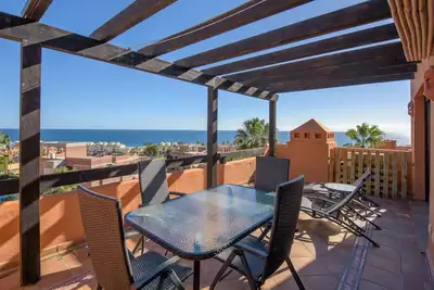 Image de Penthouse de luxe avec vue sur la mer, Wi-Fi et climatisation à Estepona
