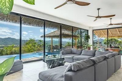 Image de Spacious-Modern 5 Bedroom Villa on 11 acres with Incredible 360 views