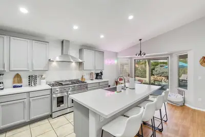 Image de Palms of Paradise Oasis – Private Pool & Game Room in Peoria