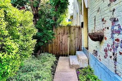 Image de A Lux Hideaway in the Gem City