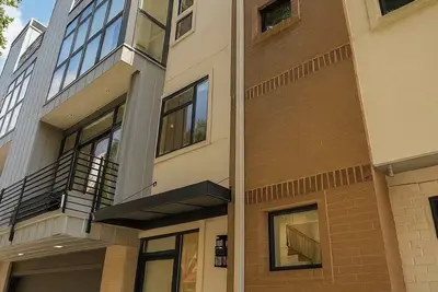 Image de 3-Br Luxury Turtle Creek townhome