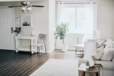 Image de Private Garage+Laundry+Restaurant Row+93 Walkscore